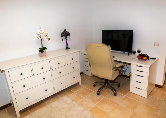 V8 * Калета-де-Фусте